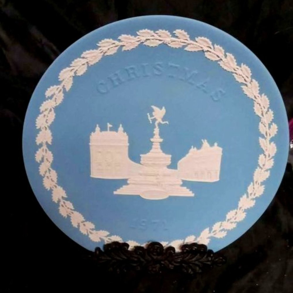 VINTAGE 1971 WEDGEWOOD PICCADILLY CIRCUS CHRISTMAS PLATE JASPER WARE